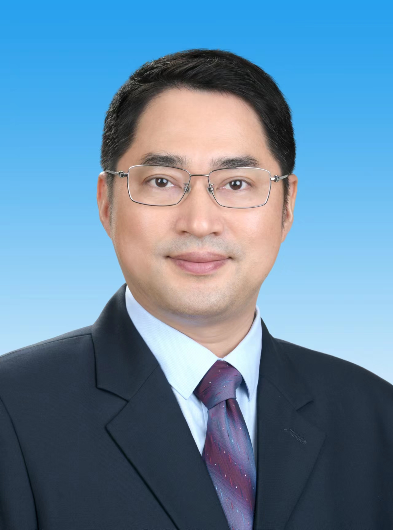 季明刚(党委副书记、董事、工会主席)