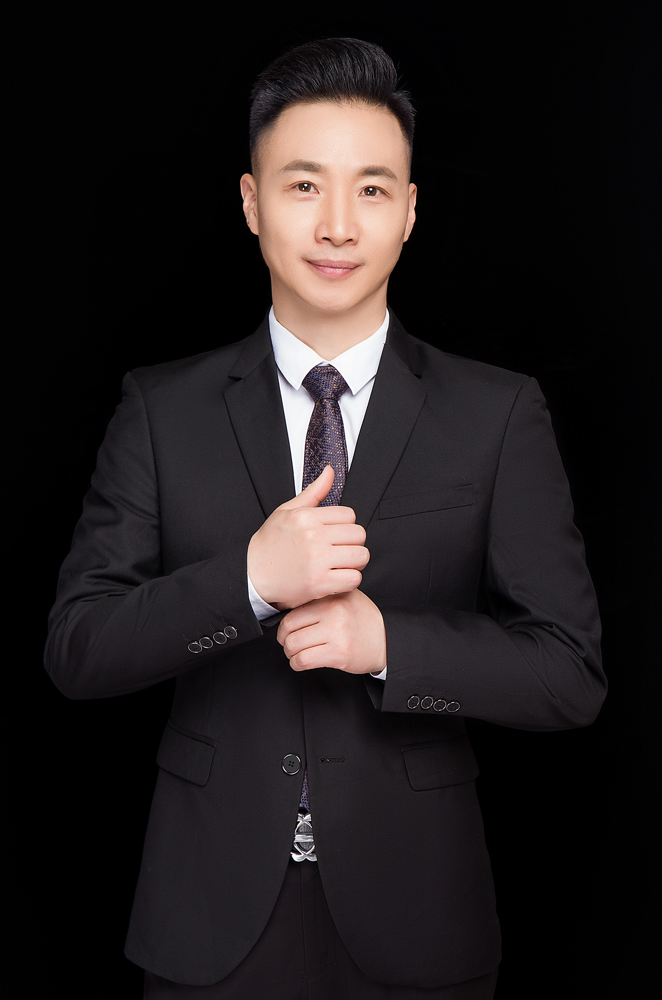 周东亮(党委书记、董事长)